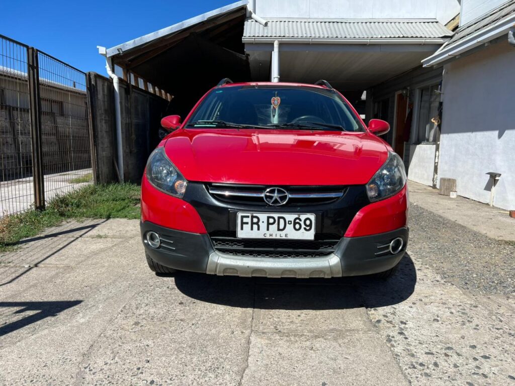 Vista frontal auto rojo en venta Select Motors Chile Arauco